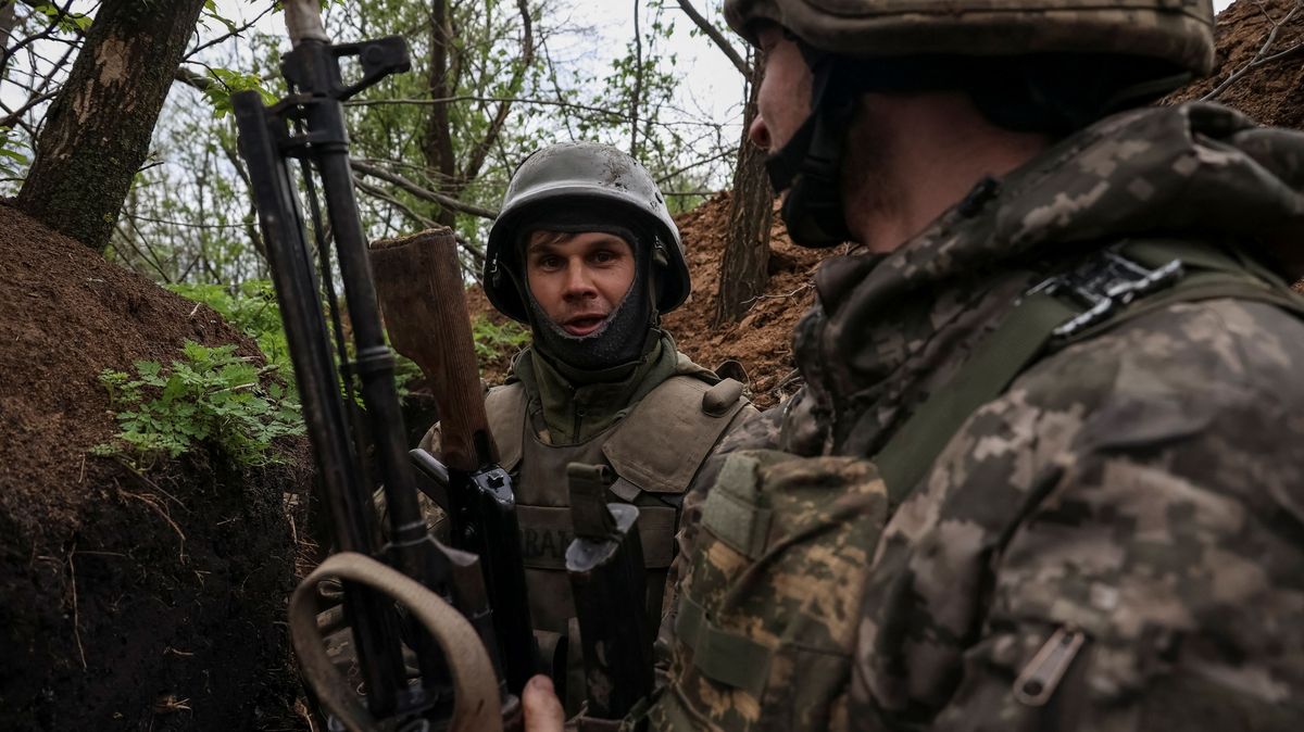 Ukrajinský postup se pozastavil, zřejmě přehodnocují taktiku. Rusové posilují